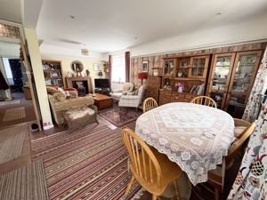 Open plan- click for photo gallery